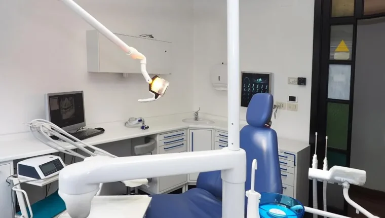 Ambulatorio odontoiatrico con apparecchiature diagnostiche